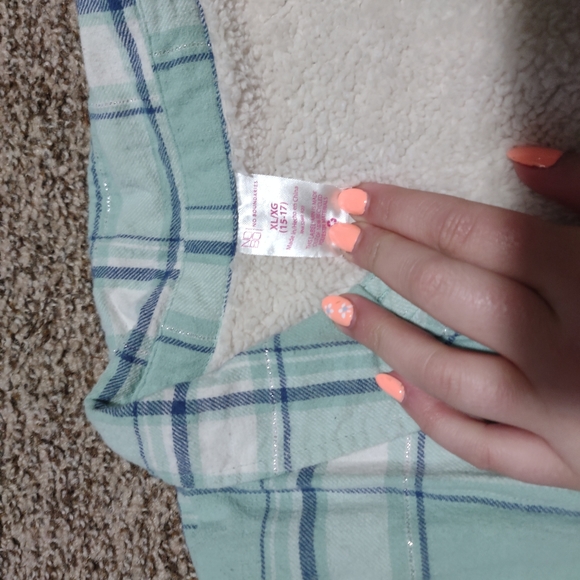 Fleece lined plaid - Picture 2 of 3